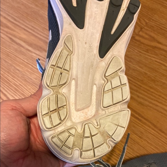 Men’s Size 9.5 Under Armour Gray Athletic Shoes - Picture 8 of 9